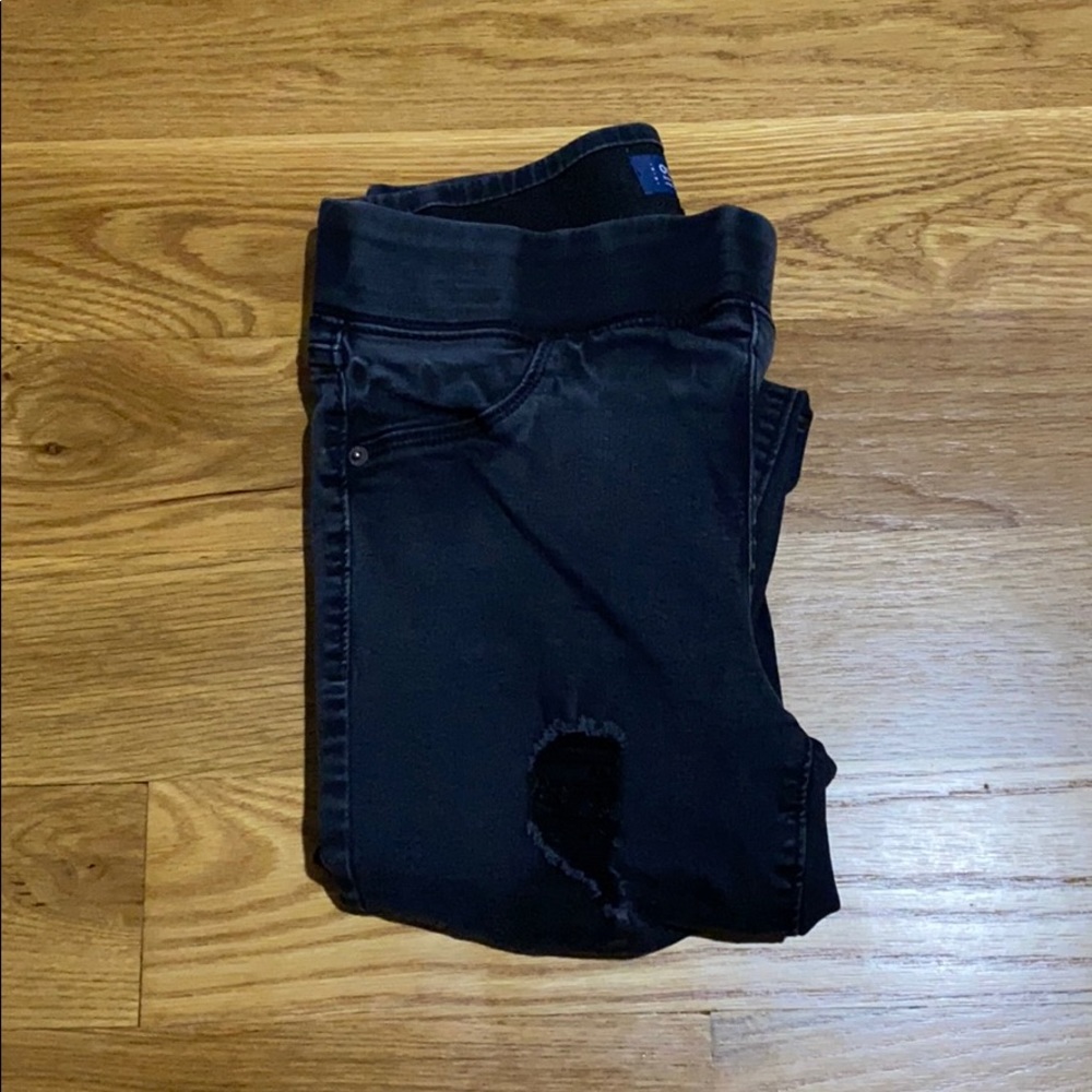 ⭐️⭐️ Host Pick 1/25 ⭐️⭐️Women’s Distressed Rockstar Jeans